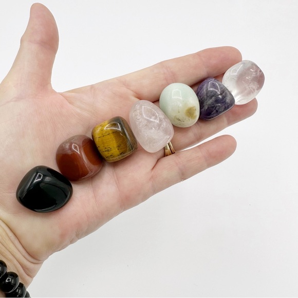 7 Chakra Tumbled Stone Set Pocket Meditation Stones with Guide and Bag. - Picture 2 of 6